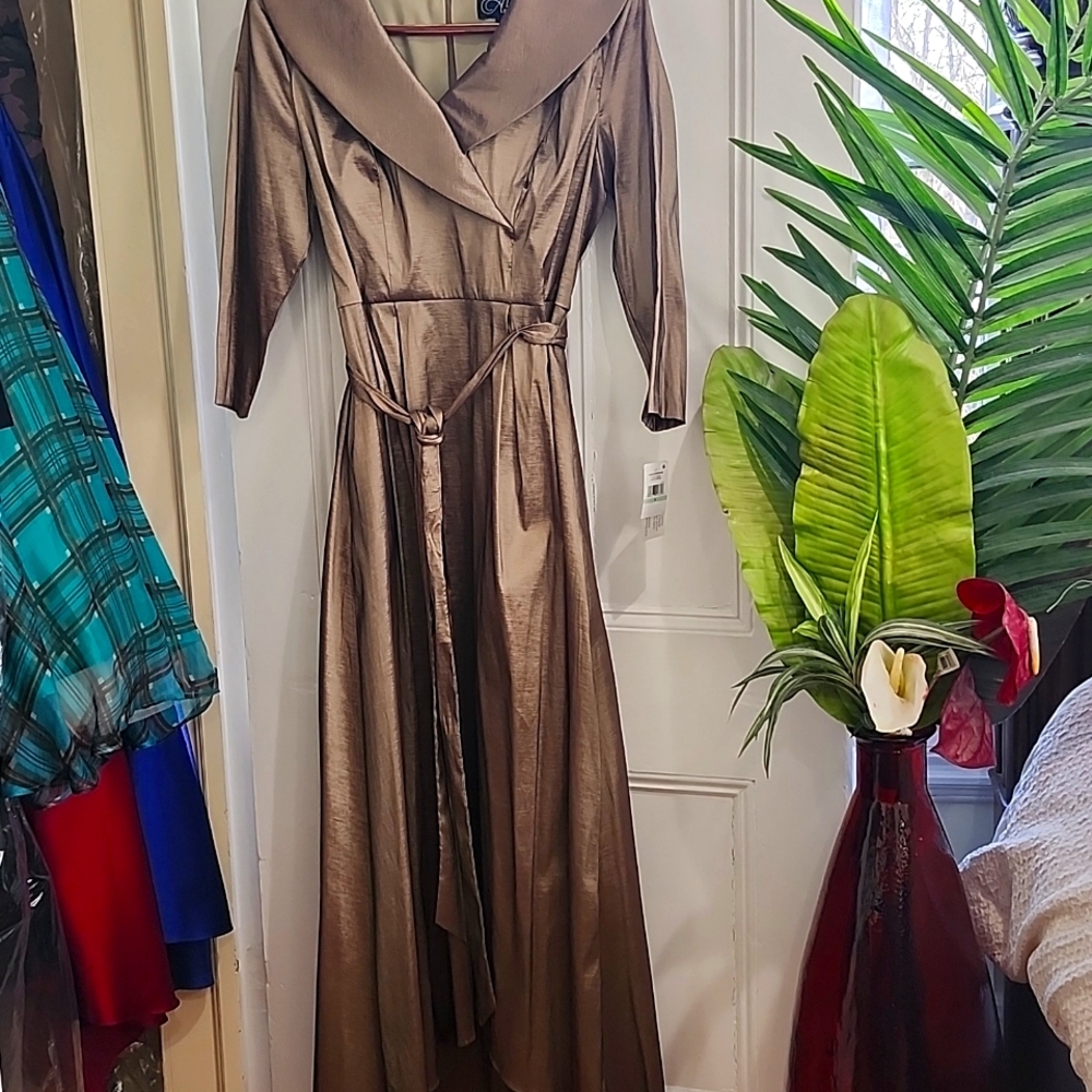 Beautiful evening gown that isn't heavy to wear.